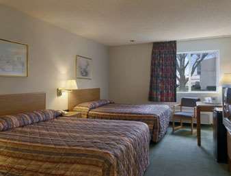 Days Inn By Wyndham Charleston Room photo