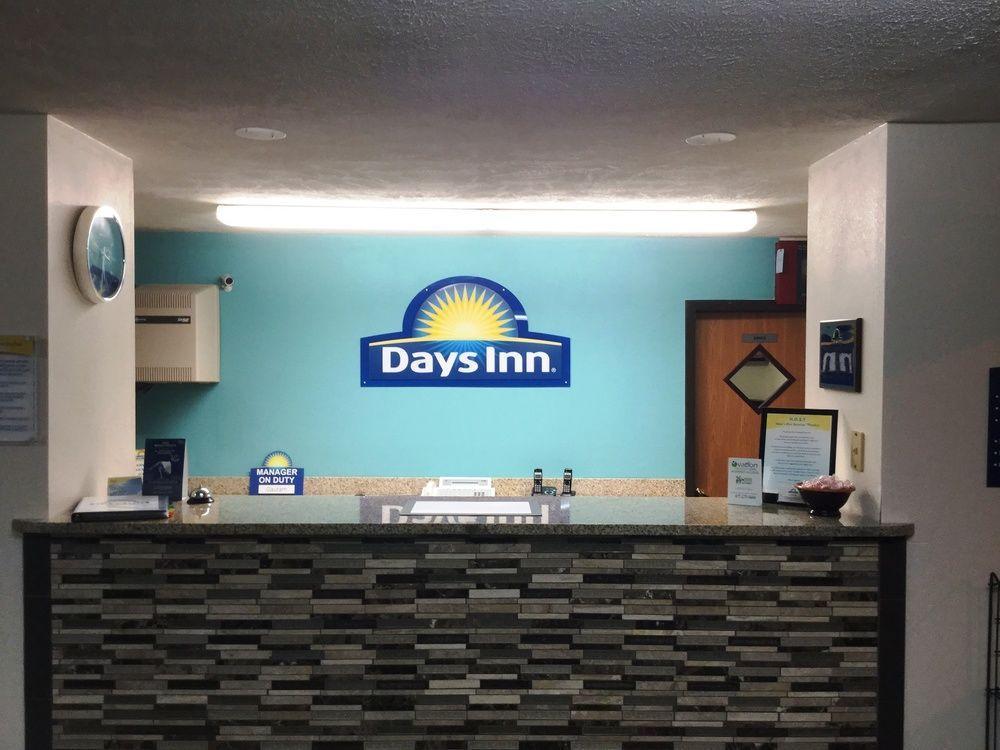 Days Inn By Wyndham Charleston Exterior photo